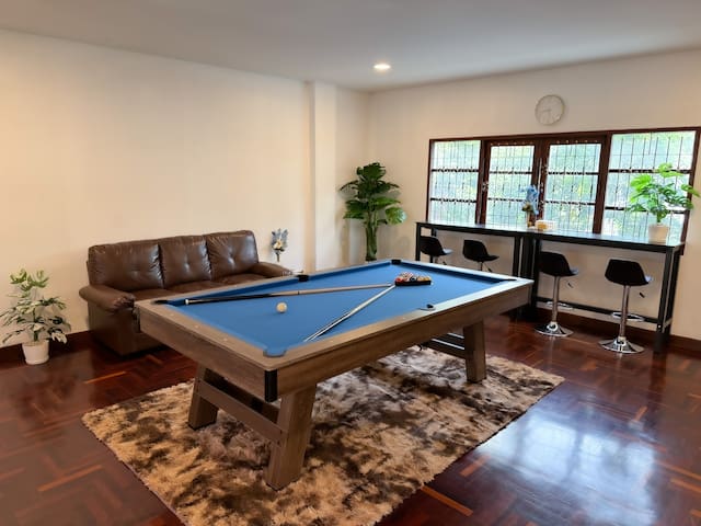 Thonglor25-Huge House-Pool Table-14ppl-5BR