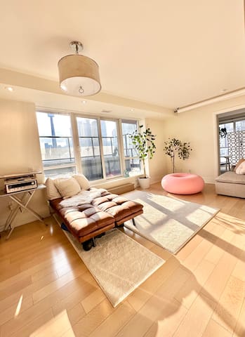 Cosy Designer Apartment with CN Tower View 2BR/1D