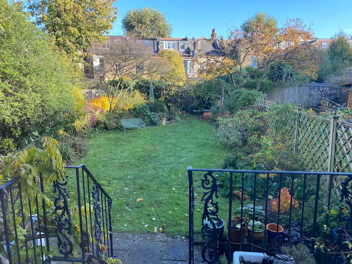 Spacious And Light West London Basement Flat - Brentford