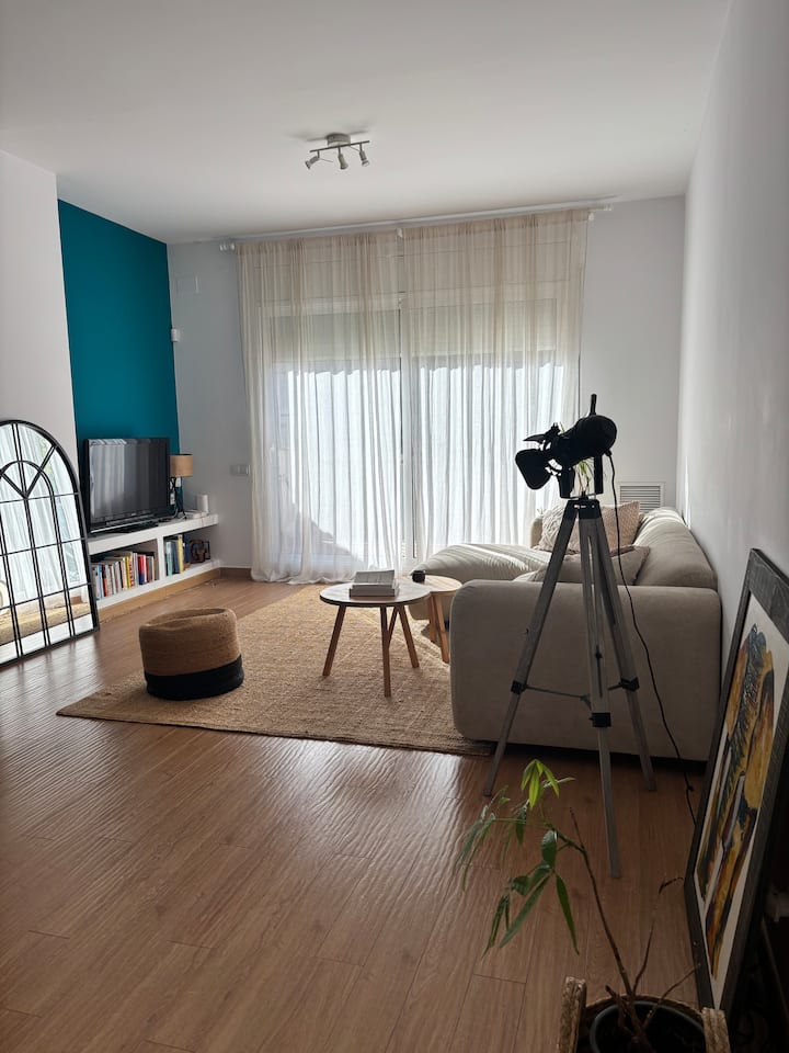 Spacious Room W/ Private Bath In A Cozy Aparment - Sabadell
