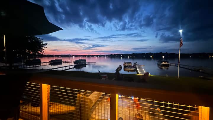 Lakefront Sunset view w/ Hot Tub-Private Dock