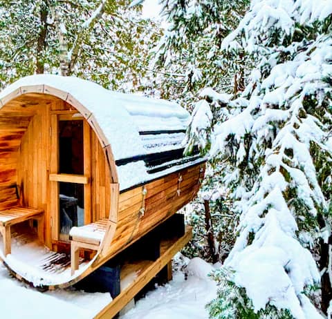 Stunning All Year Round Lake House retreat!