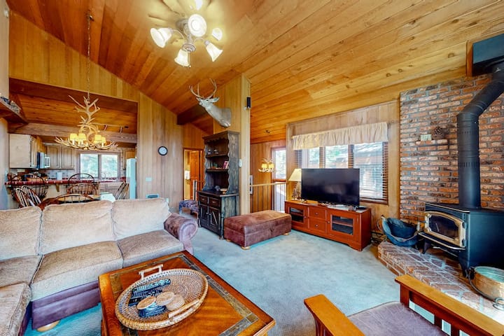 Mountain View 3br Near Lifts With Pool & Hot Tub - Mammoth Lakes, CA