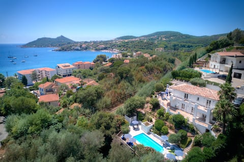 Villa Seleva Agay: pool and 180-degree sea view