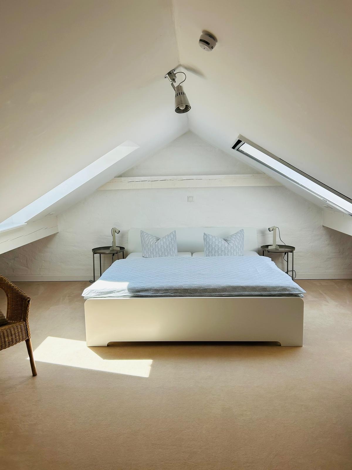 Kitanda chenye starehe cha sentimita 180 kinachoangalia Bahari ya Kaskazini 