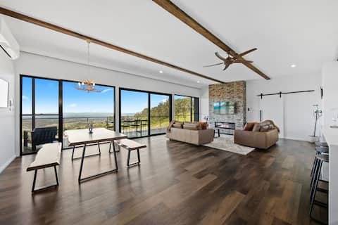 Top performing Airbnb: Luxury Retreat | Panoramic Views | Hunter Valley in Pokolbin
