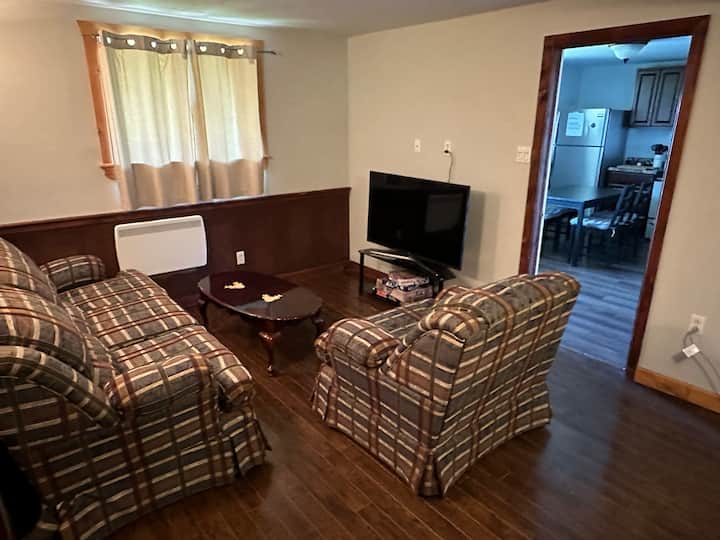 Cozy 2 Bedroom Apartment - Paradise