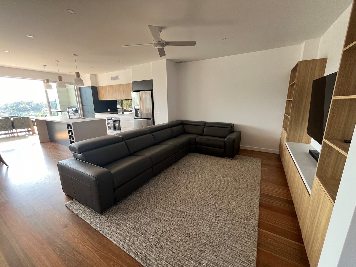 Top performing Airbnb: Shoal Days 4 bed 3 bath sleeps 8 in Shoal Bay