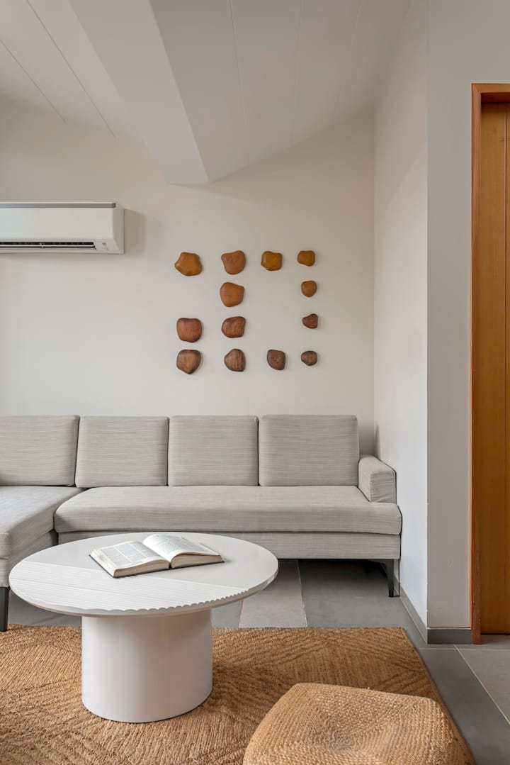 Living room 2 image 2