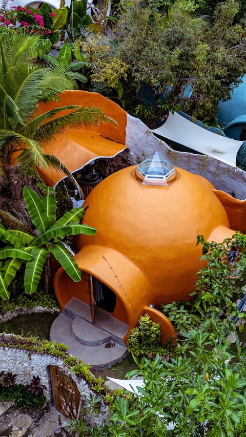 Jungle Dome: Garden, AC, Hot Water & Starlink