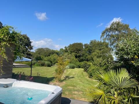 Country home with Jacuzzi & Sauna Pool