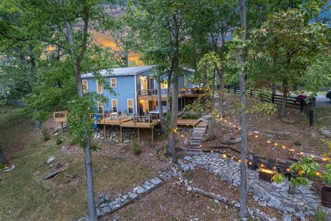 Lux Lake Gem w/ hot tub