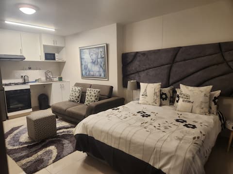 Umhlanga apartment 5 min walk to Gateway mall