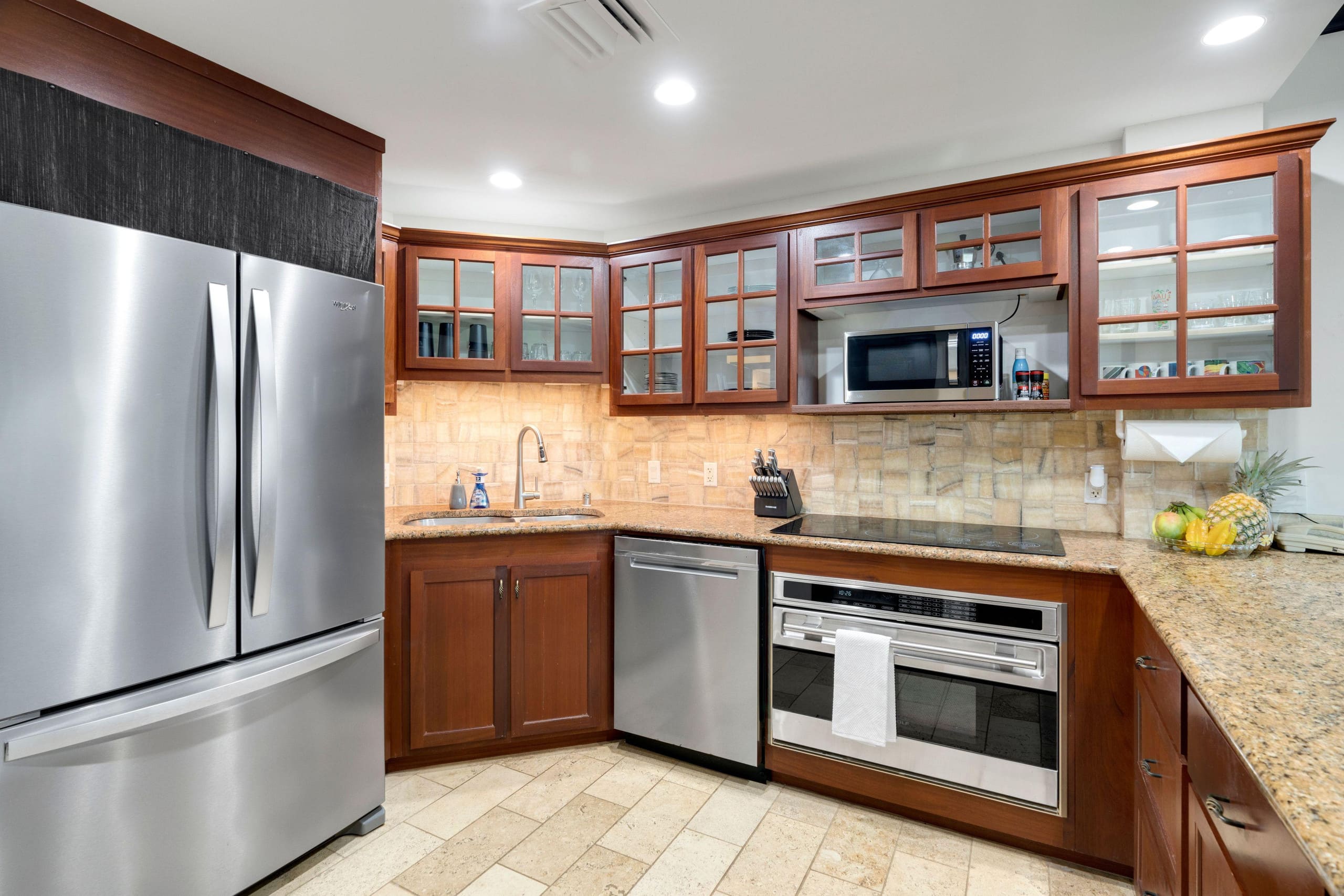 Luxurious 2 bed 3 bath Waipouli Beach Resort Renta - Photo 9