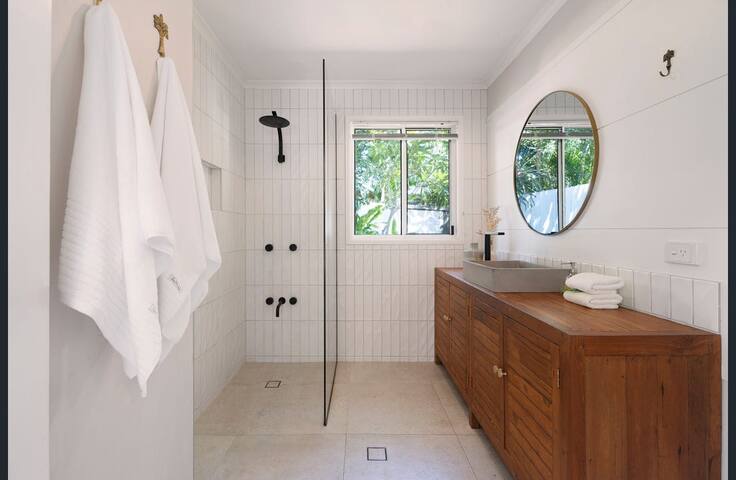 The Sunrise Beach House – Noosa Coastal Oasis gallery image 5