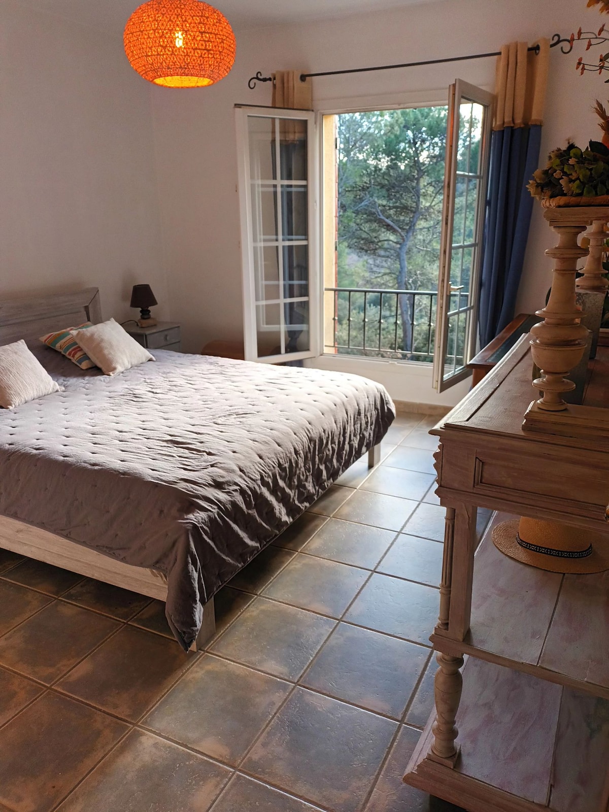 חדר שינה 3, קומה 1 
מיטה 160/200