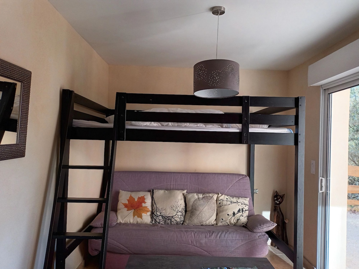 חדר שינה בקומת ביניים 5