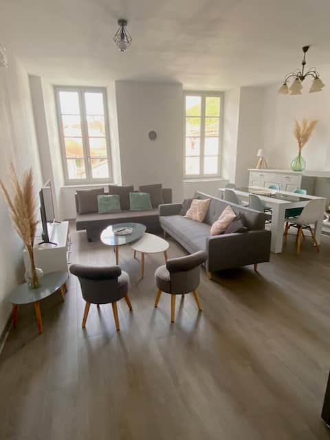 3 spacious rooms, parking, air conditioning, terrace, garden