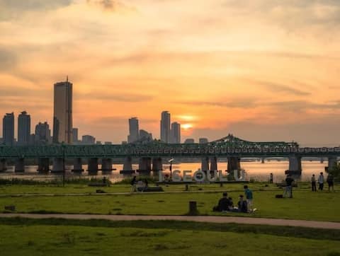 Yeouido Panoramic River View • Deluxe Studio Room