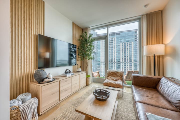 Rooftop Riverside Condo | *Rainey St* + Views! - Austin, TX