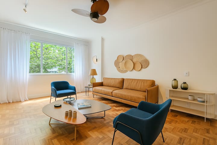 Espaçoso Apto no Arpoador