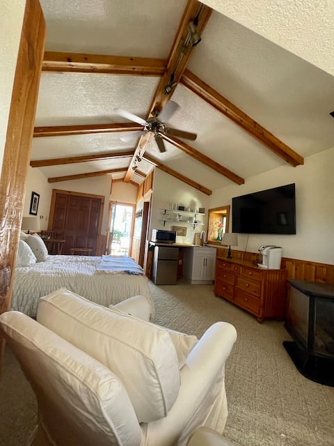 Popular Airbnb listing: Quaint Cottage Studio in Cheyenne