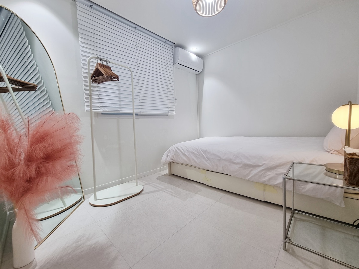 მესამე საძინებელი ლამაზად არის გარემონტებული~^^