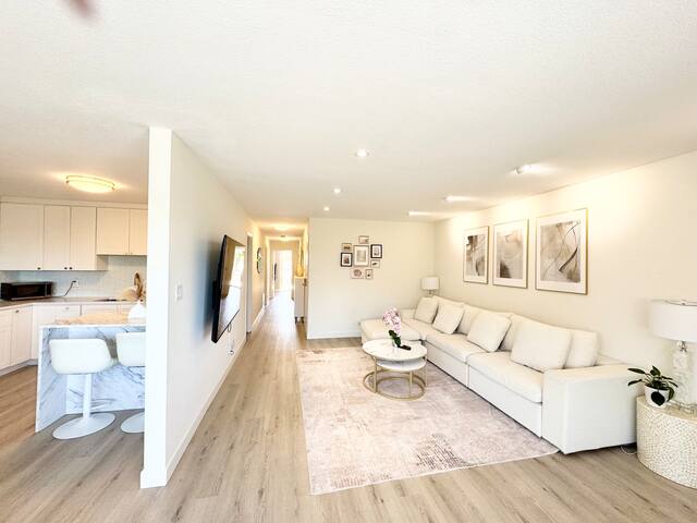 Stunning apartment steps from Ocean Beach gallery image 2