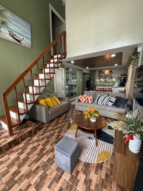 QHouse | Cozy 4BR Family Home in the City Center