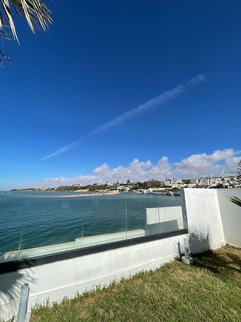 Beautiful sea view, luxurious setting.