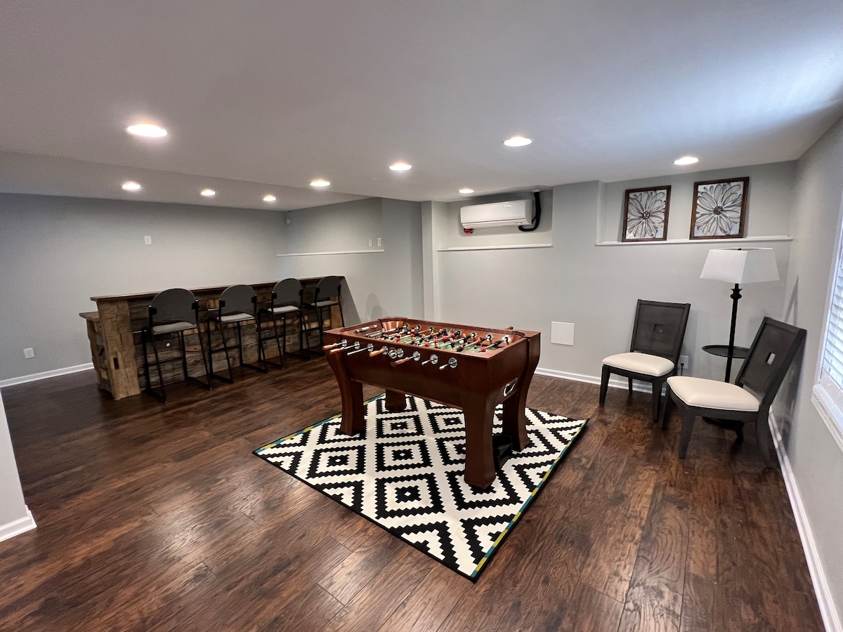 Sharp Cape Cod 4 beds, 2 Bath w/finished basement