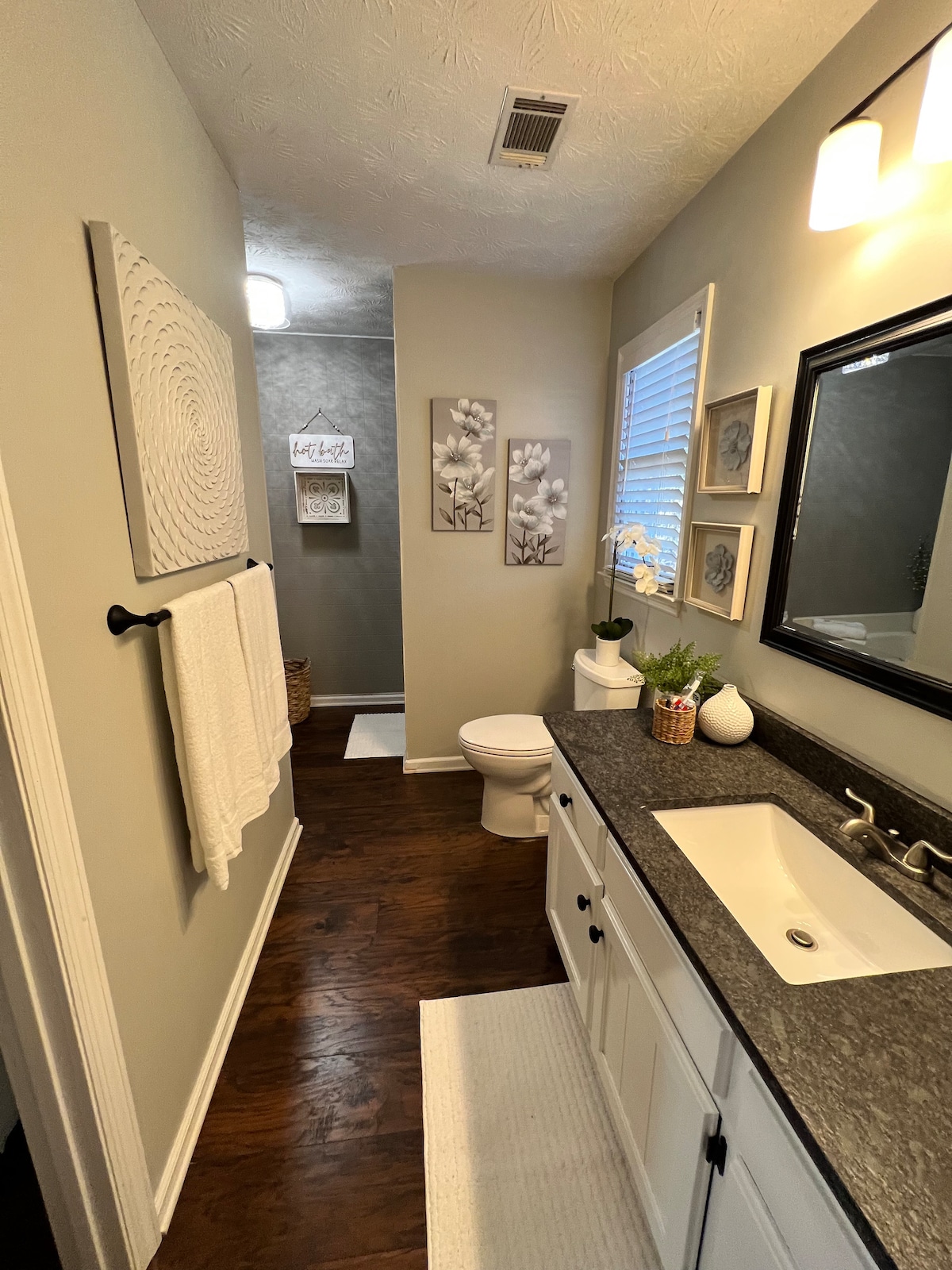 Sharp Cape Cod 4 beds, 2 Bath w/finished basement