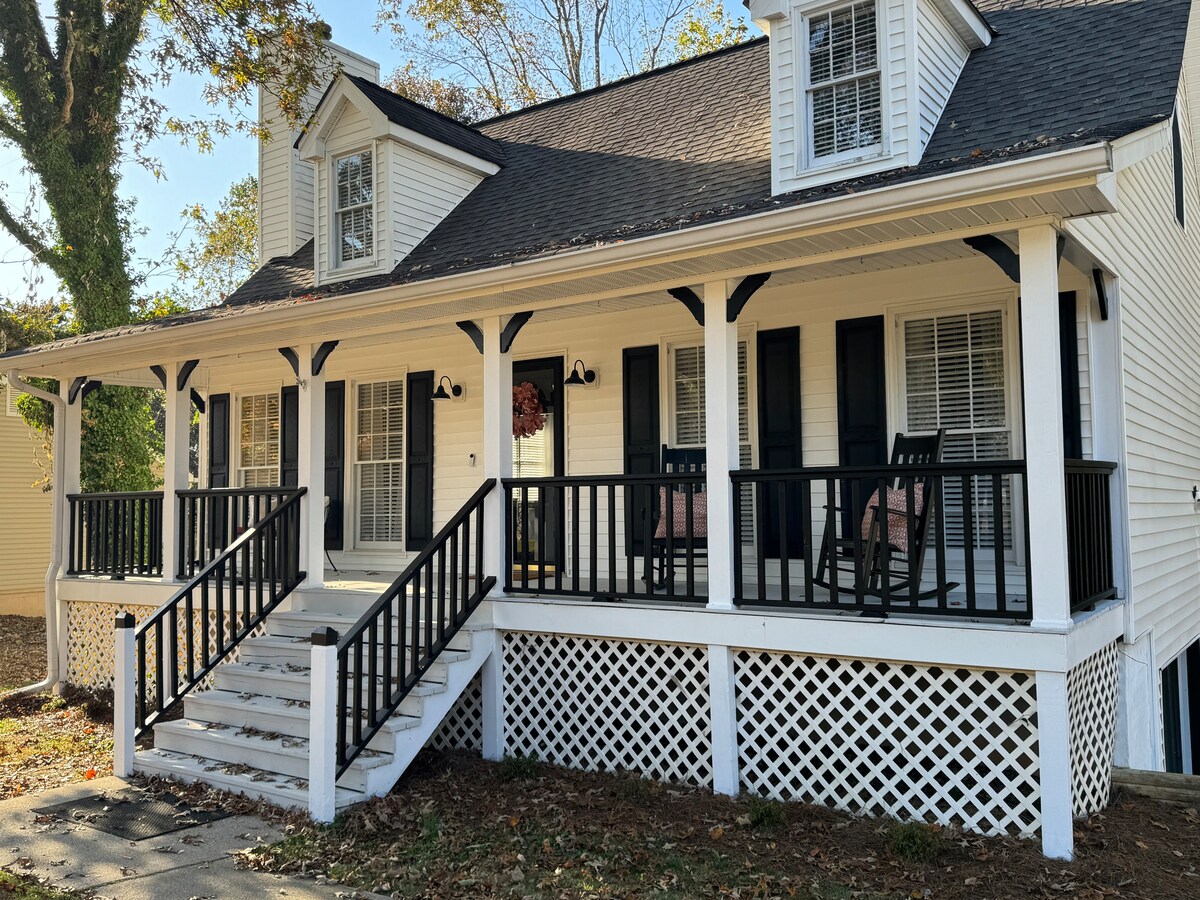 Sharp Cape Cod 4 beds, 2 Bath w/finished basement