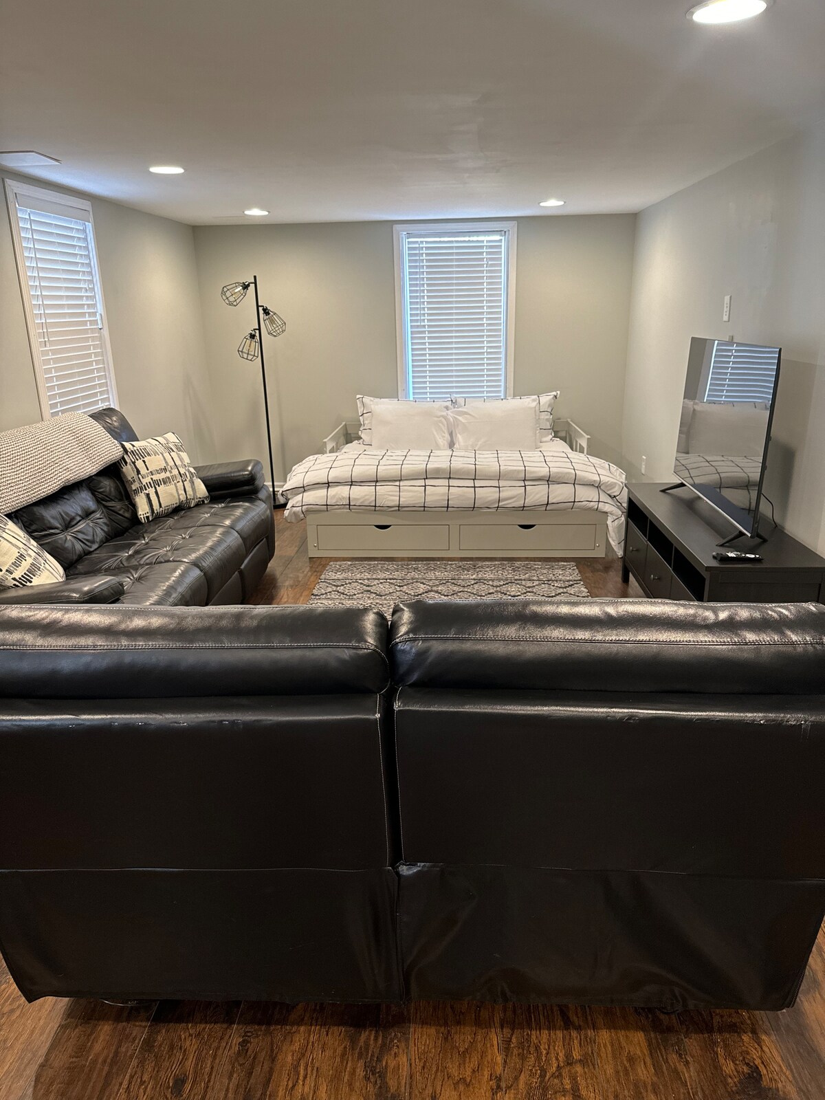 Sharp Cape Cod 4 beds, 2 Bath w/finished basement