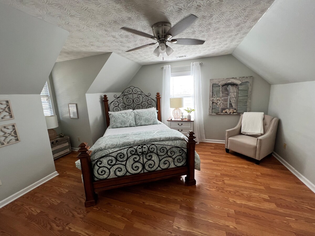 Sharp Cape Cod 4 beds, 2 Bath w/finished basement