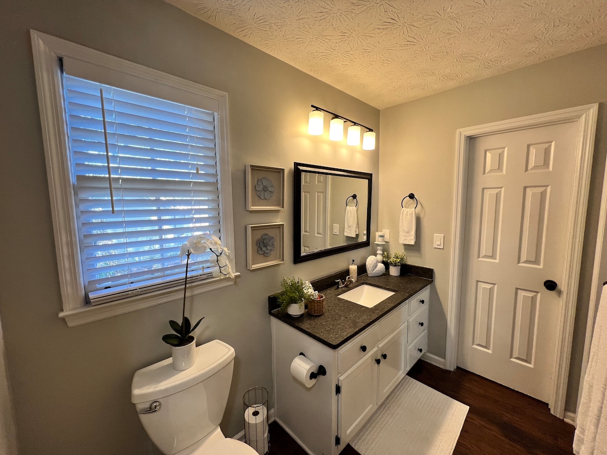 Sharp Cape Cod 4 beds, 2 Bath w/finished basement