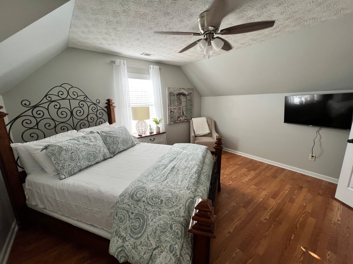 Sharp Cape Cod 4 beds, 2 Bath w/finished basement