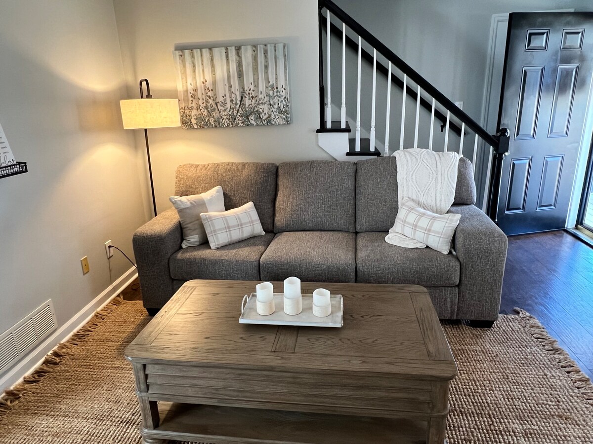 Sharp Cape Cod 4 beds, 2 Bath w/finished basement