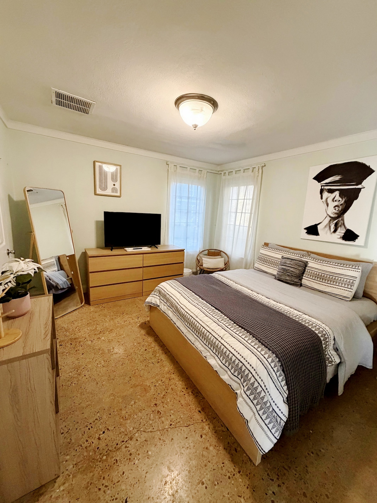 Charming House | Walk to Bars, Restaurants, Art+