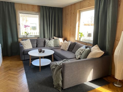 Hus i lugn miljö nära havet