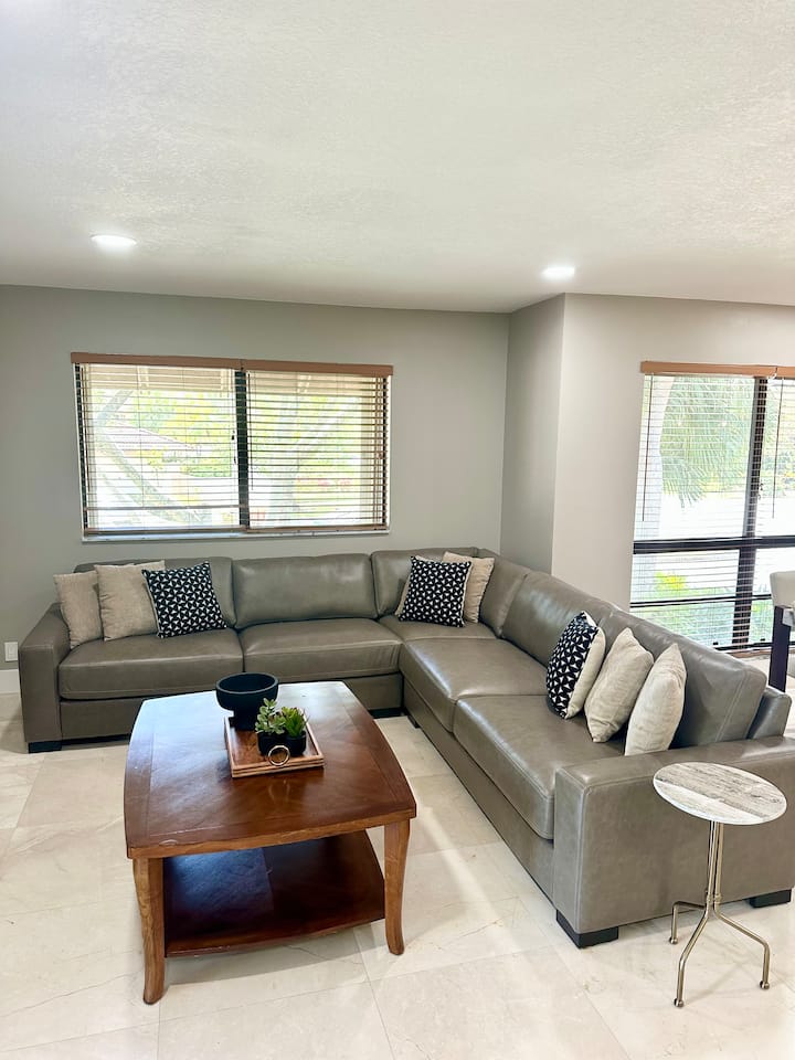 2 Bed 2 Bath Spacious Condo. - Palm Beach Gardens, FL