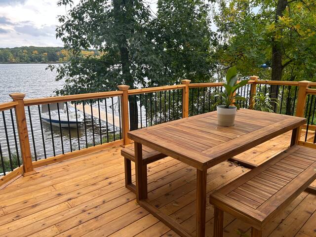 Family Friendly Lakefront Cabin w/ Pontoon Rental gallery image 3