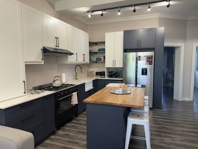 Beautiful SeaPoint Holiday Apt gallery image 3