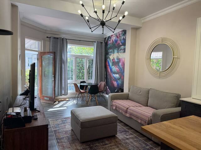 Beautiful SeaPoint Holiday Apt gallery image 4