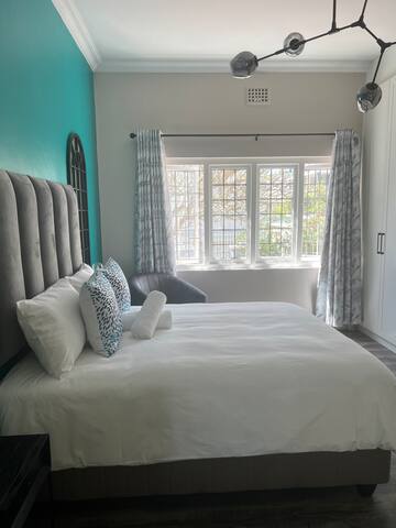 Beautiful SeaPoint Holiday Apt gallery image 5