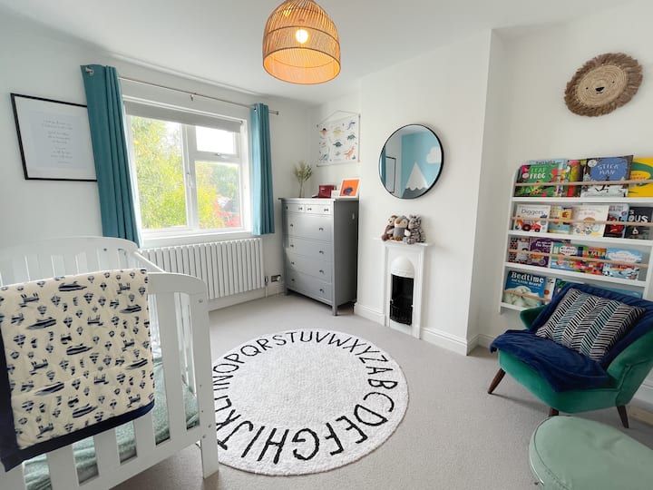 Მესამე საძინებელი - საბავშვო საძინებელი (მოთხოვნისამებრ ხელმისაწვდომია ერთი ან ორი საწოლი) 