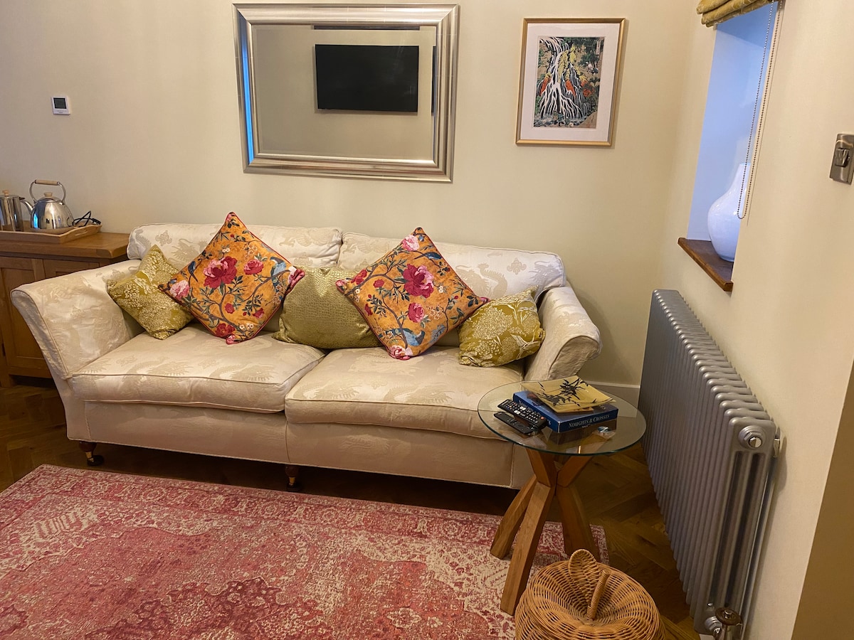 Successful Airbnb property: Apple Barn private guest suite parking &breakfast in Somerset