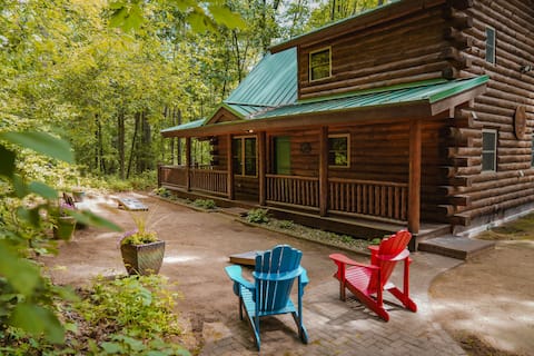 Lakefront retreat on 7 Acres!  Kayak! Canoe! Spa!