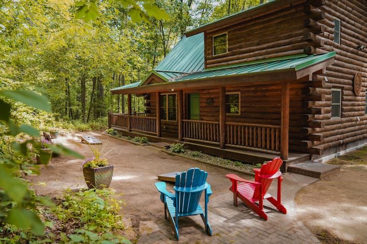 Lakefront retreat on 7 Acres!  Kayak! Canoe! Spa!