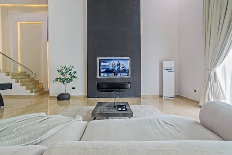 The Deluxe - 4Bedroom Penthouse